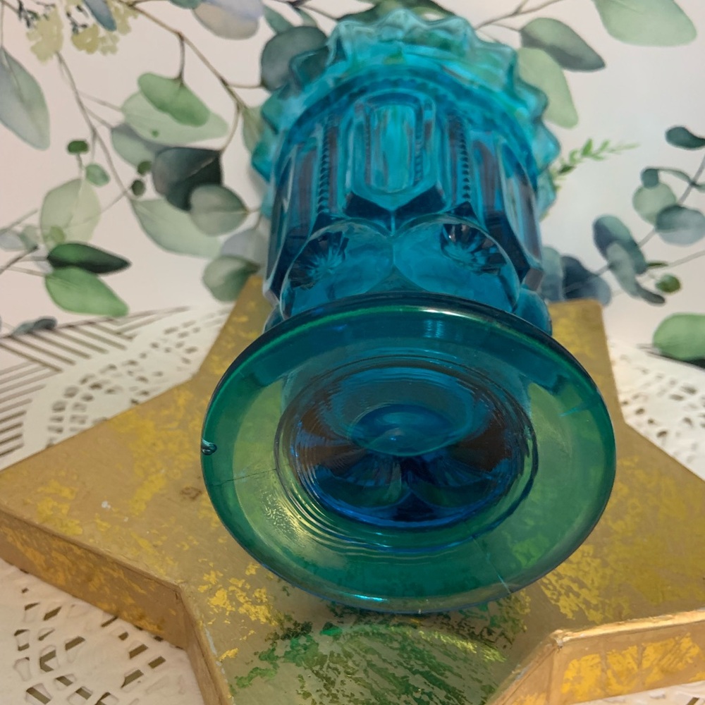 Moon and Star blue
by SMITH GLASS 6" Crimped Vase - Picture 4 of 8